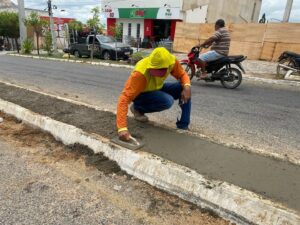 Read more about the article A Prefeitura de Alexandria, através da Secretaria Municipal de Obras e Urbanismo, continua nos trabalhos de revitalização dos canteiros da cidade.