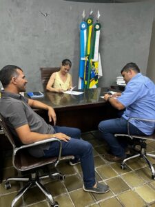 Leia mais sobre o artigo Prefeita Jeane Saraiva assina contratos para construção de duas praças e a contenção e drenagem da creche pró infância do município.